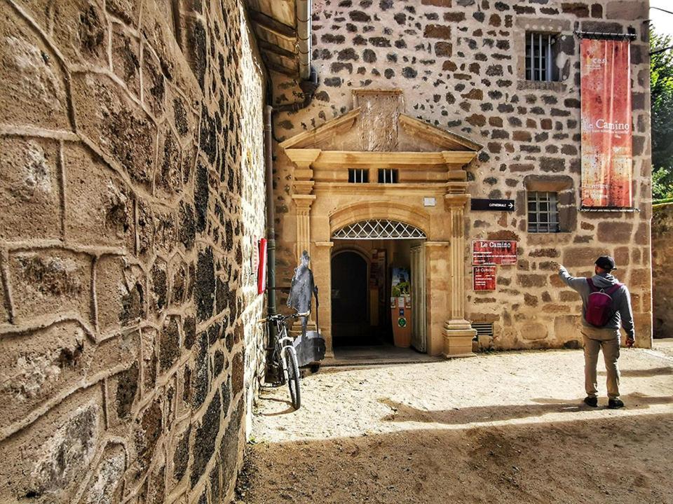 Gite La Decouverte Petit Dejeuner Offert Hostel Le Puy-en-Velay Luaran gambar